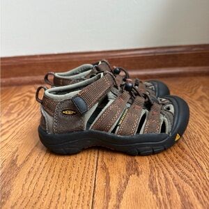 Keen Newport Sandals Boys Size 10 Brown